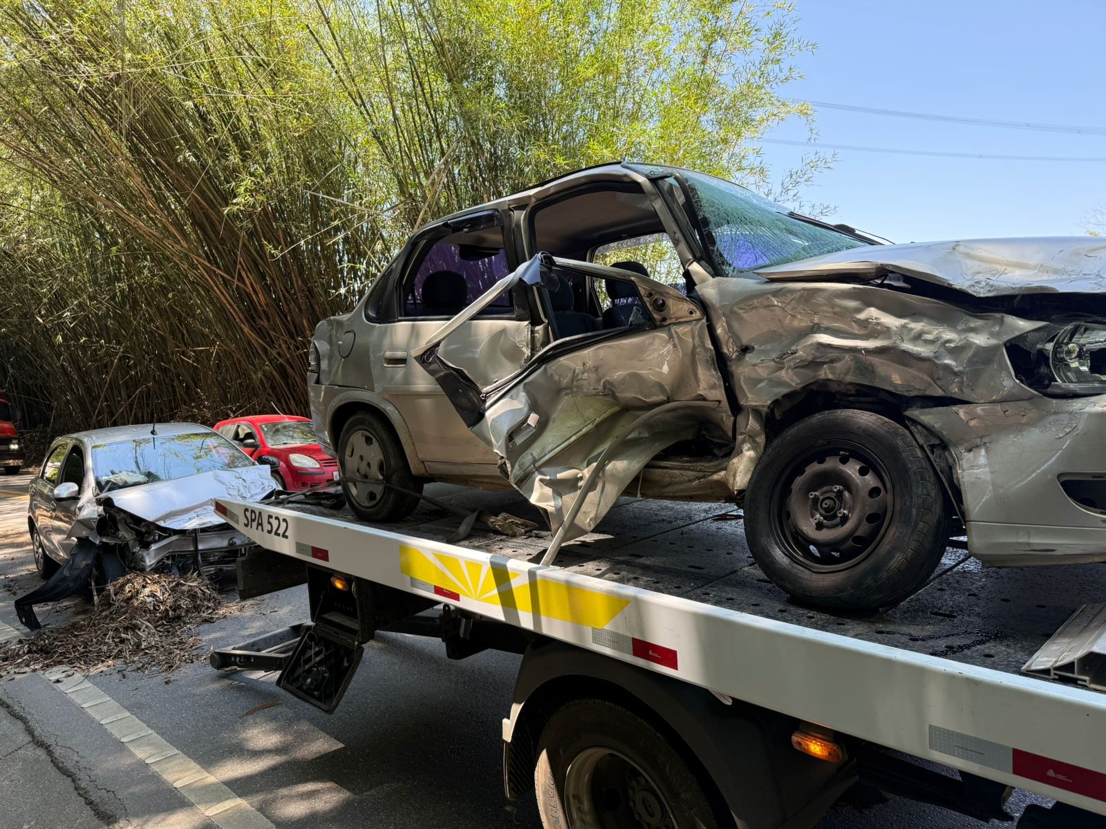 Acidente na SP-50 deixa duas vítimas graves e mobiliza helicóptero - G1 - Globo