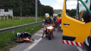 Acidentes caem, mas mortes de motociclistas disparam 22% nas BRs de SC em 2025