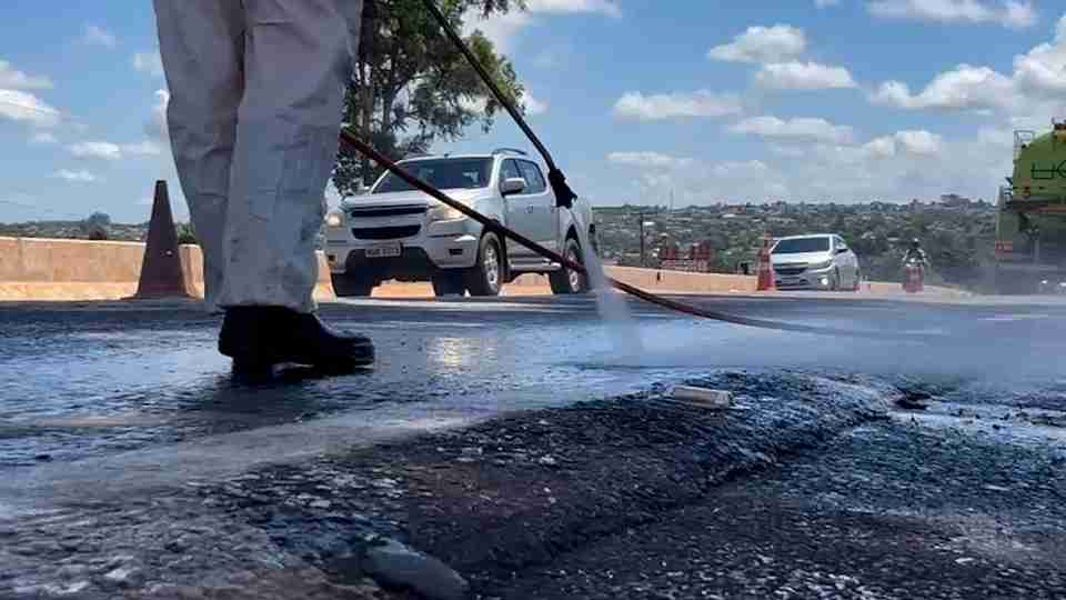 BR-277 é parcialmente interditada para limpeza de resíduo de acidente em Cascavel - catve.com