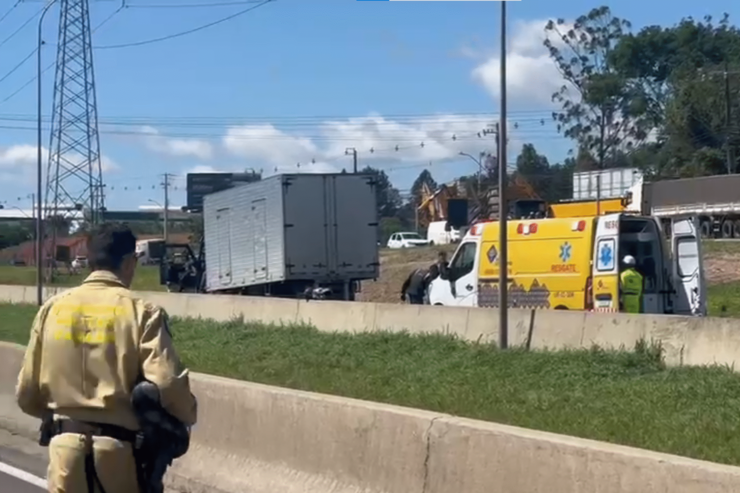 Caminhão e moto se envolvem em acidente na BR-376 – CBN Curitiba – A Rádio Que Toca Notícia