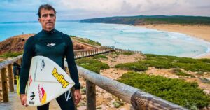 Carlos Burle fala de acidente impressionante com ondas gigantes