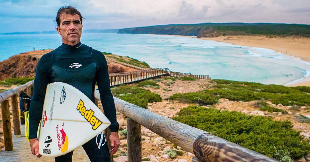Carlos Burle fala de acidente impressionante com ondas gigantes