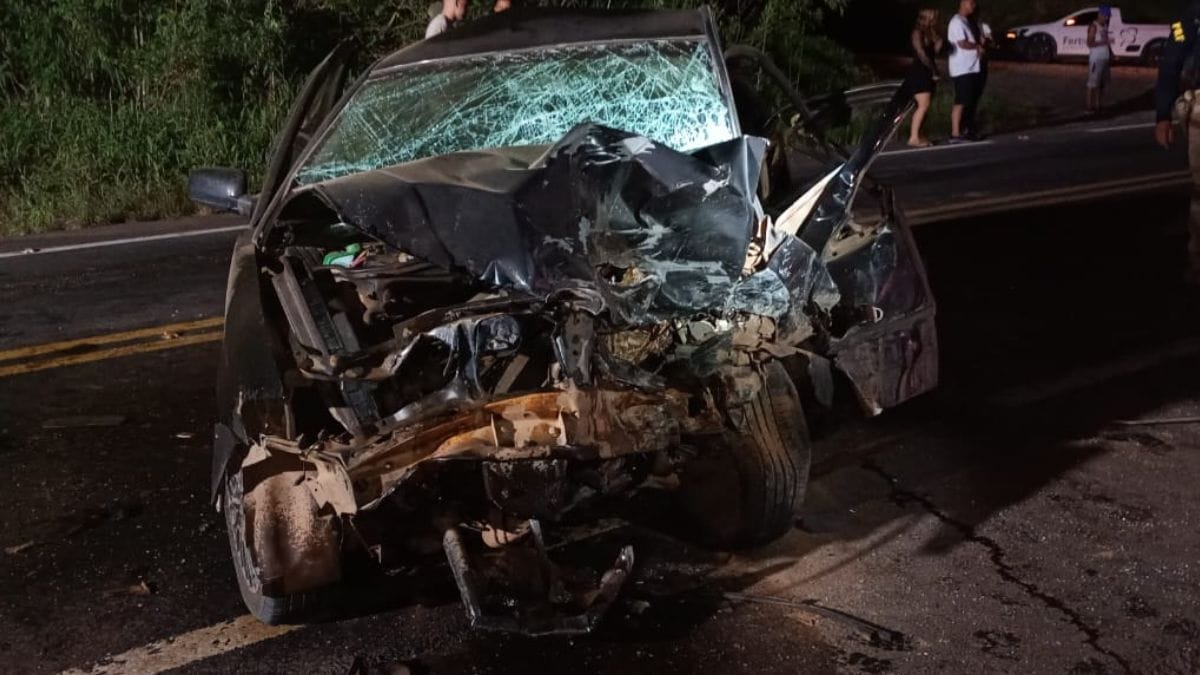 Carros batem de frente e motorista morre em acidente na BR-280 em SC