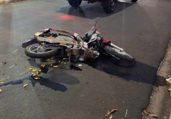 Criança corre risco após acidente entre moto e ônibus em Artur Nogueira