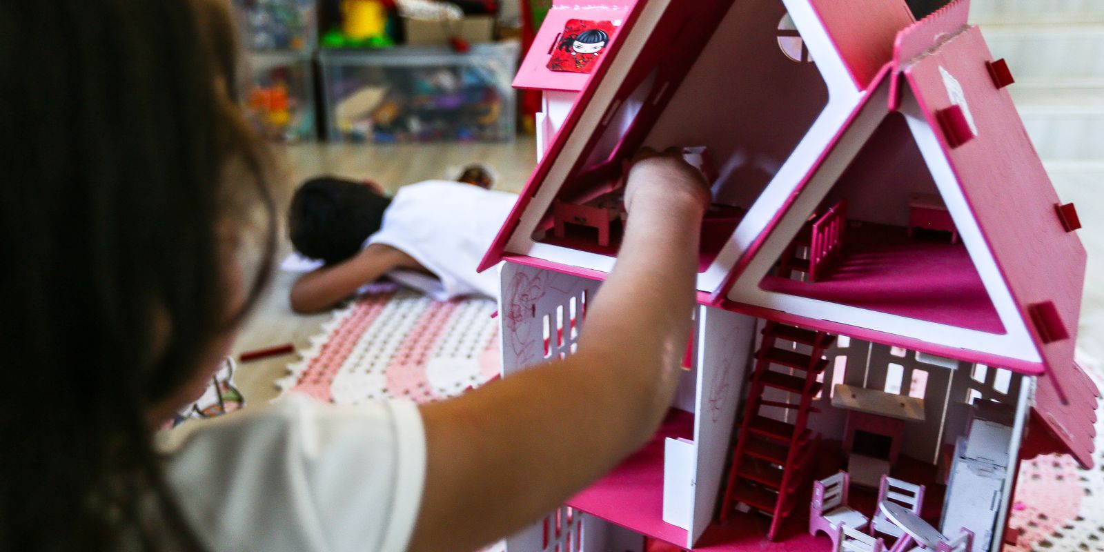 Crianças precisam de supervisão em casa para evitar acidente doméstico