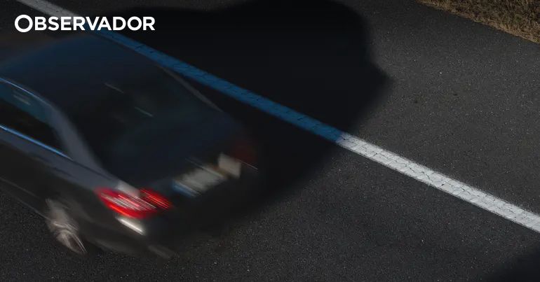 Dois feridos em colisão que cortou A25 – Observador