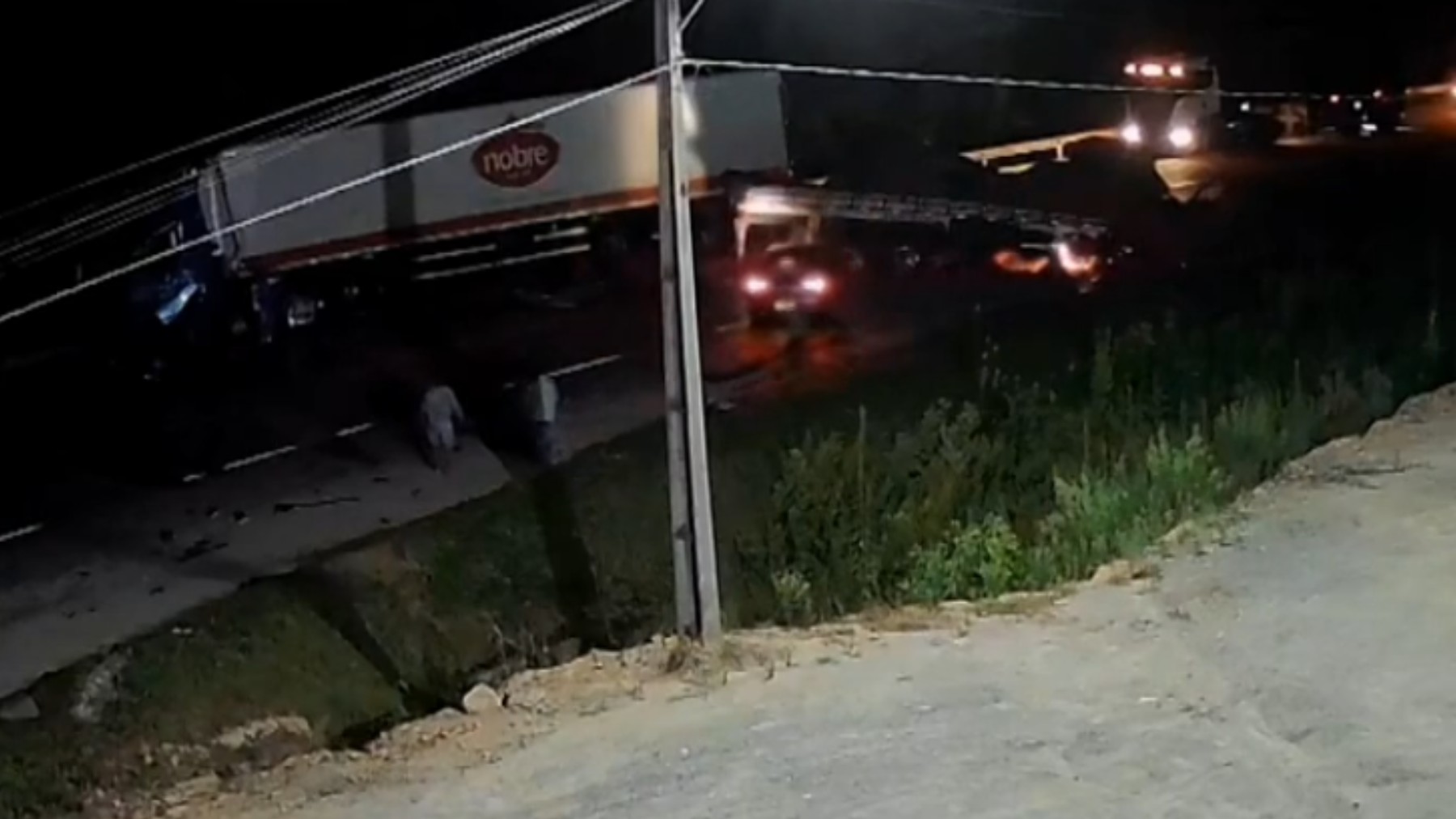 Em menos de 10 minutos, três pessoas morrem em dois acidentes na BR-476, no Paraná