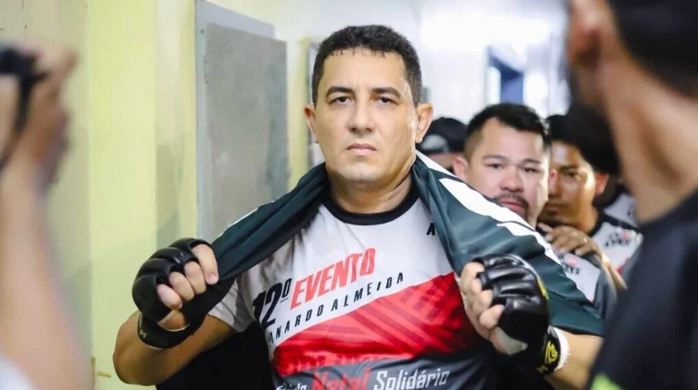 Ex-prefeito de município no AM sofre acidente com lancha e tem parte do corpo queimado