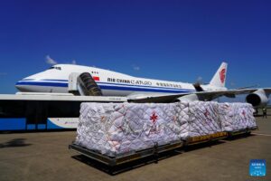 Suprimentos de ajuda humanitária de emergência da China chegam a Colombo