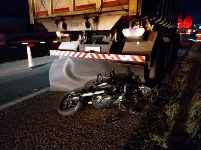 Motociclista invade área de obras, atropela funcionário e morre após acidente na SP-340, em Jaguariúna ‹