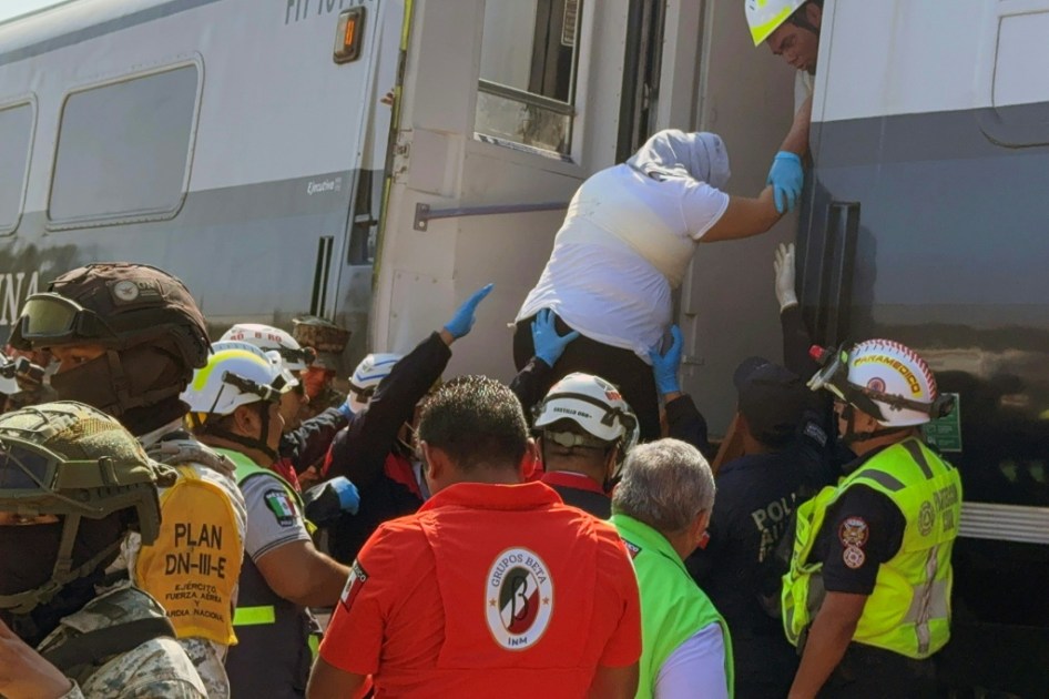 Presidente do México visitará feridos de acidente ferroviário que deixou 13 mortos