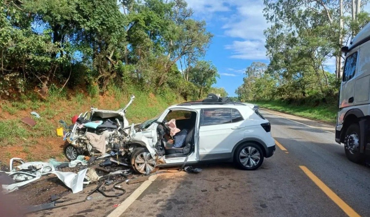 Quatro pessoas da mesma família morrem em gravíssimo acidente na BR-040, em MG - G1