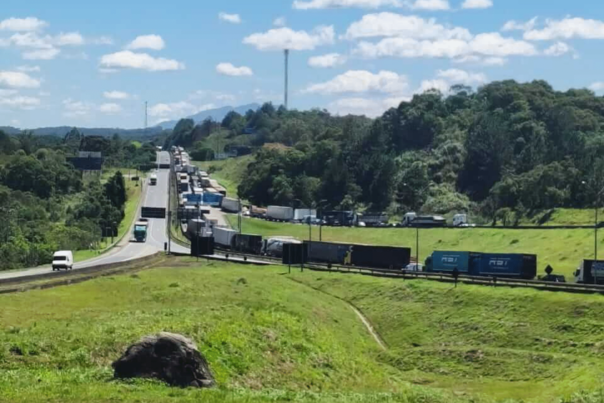 Régis Bittencourt e Contorno Leste têm congestionamentos após acidente no sentido São Paulo – CBN Curitiba – A Rádio Que Toca Notícia