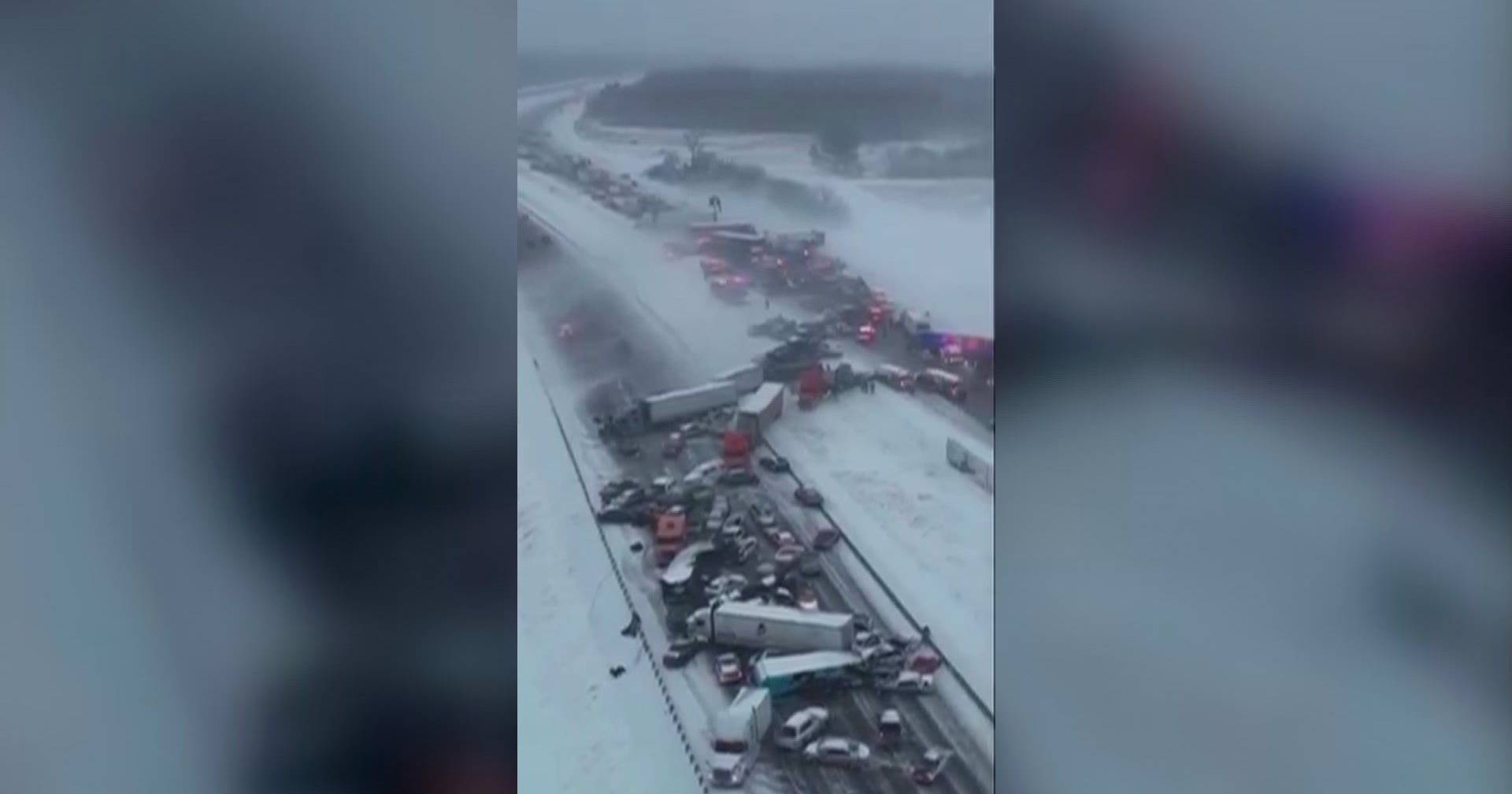 Tempestade de neve provoca acidente com dezenas de carros em Indiana, nos EUA