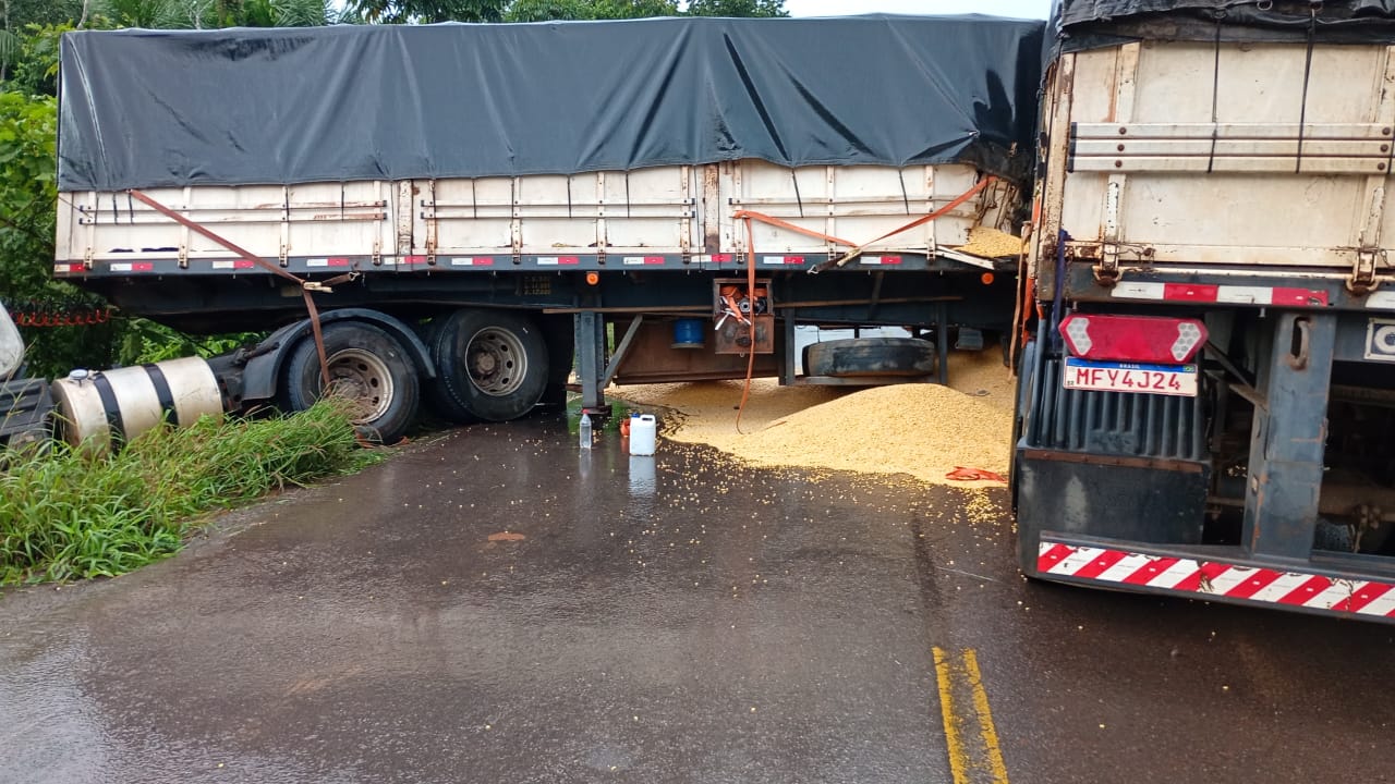 Tráfego na BR-174 é normalizado após acidente com carreta