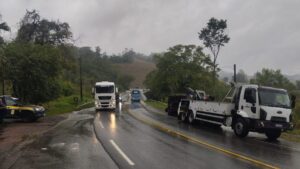 Trânsito na BR-470 em Rodeio é liberado após acidente