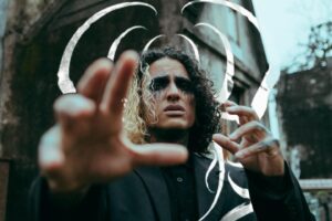 Von Sexto, projeto solo de Vini Rodrigues, lança “Desastre Ambulante”