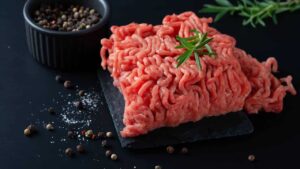 Alerta de saúde faz carne moída ser retirada das vendas em vários mercados