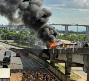 Motorista morre carbonizado em explosão de caminhão