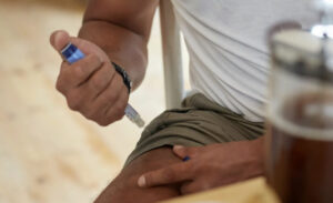 Pacientes relatam reações graves após usar canetas emagrecedoras falsificadas