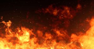 Carreta é destruída por incêndio com explosões na BR-285, em Passo Fundo