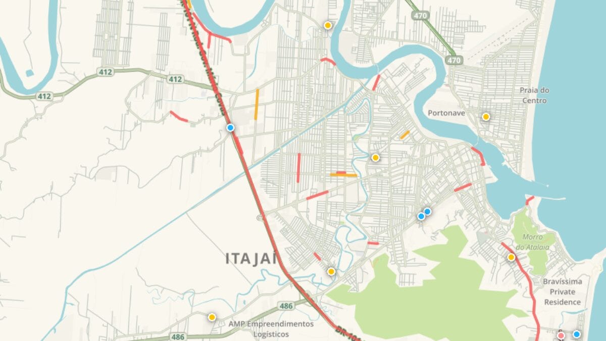 Mapa mostra filas no local do acidente (Foto: Waze, Reprodução)