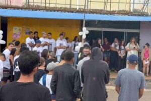 Amigos fazem homenagem a família de Samambaia que morreu em acidente na Bahia