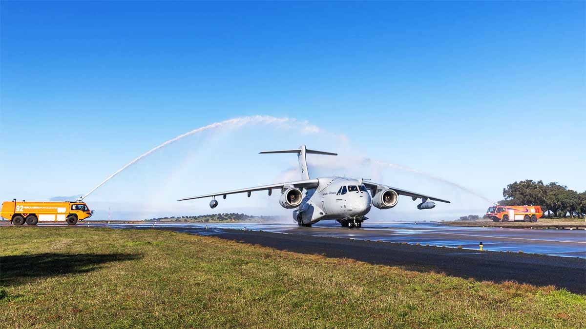 FAP recebeu 4º avião KC-390 com capacidade de reabastecimento aéreo – Voo sem escalas demorou oito horas