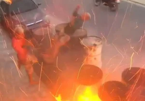 Explosão de tonel fere dois jovens em bairro do Recife