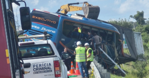 Identificadas onze vítimas do acidente com ônibus e carreta na BR 116, em Pelotas