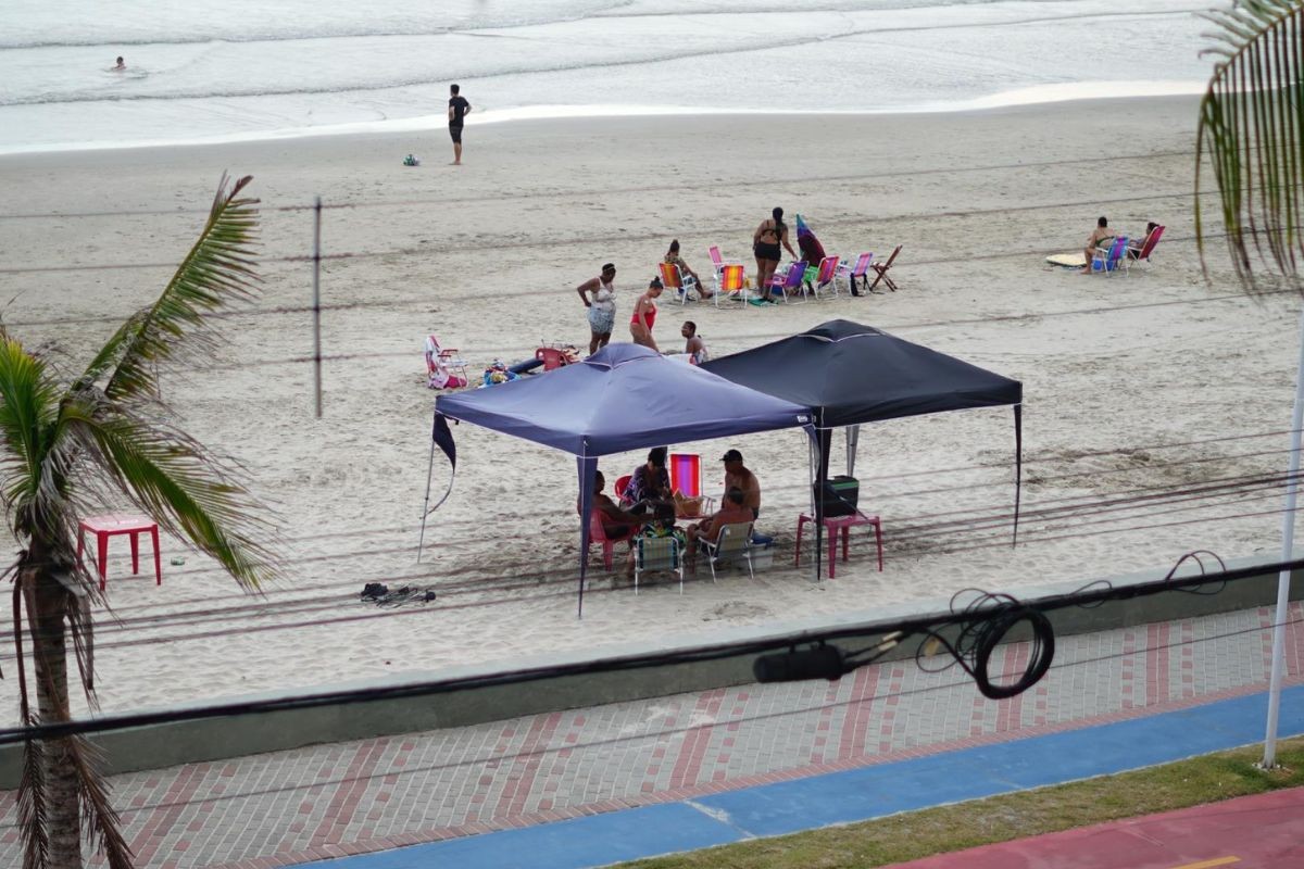 Mongaguá regulamenta uso de tendas e gazebos na faixa de areia  | G1