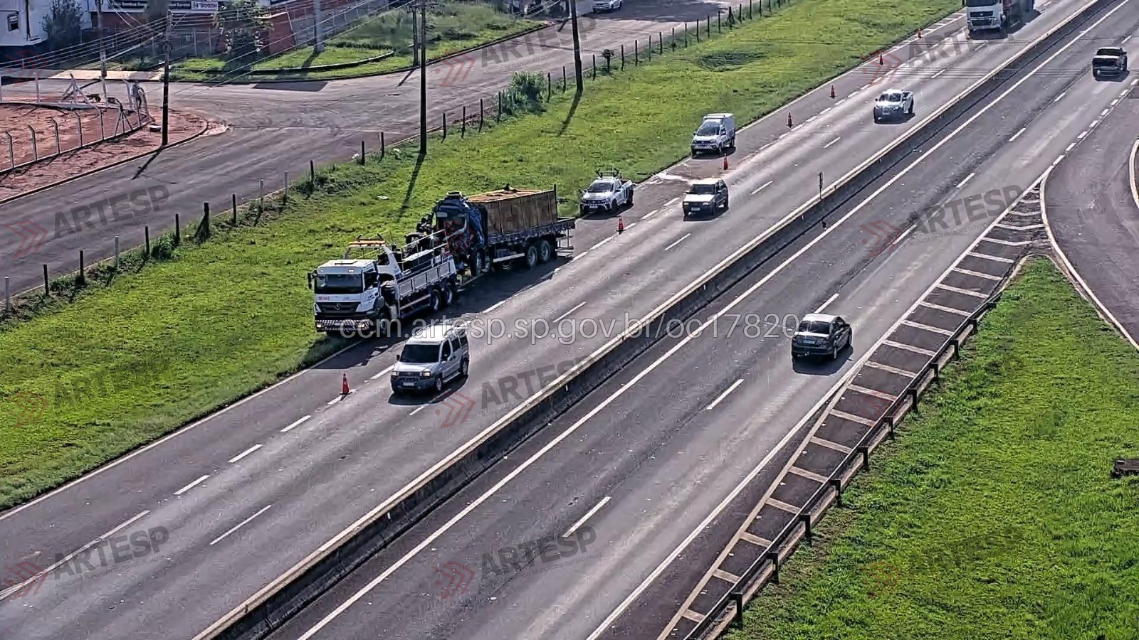 Motorista morre em acidente entre caminhão e carreta em Assis - G1 - Globo