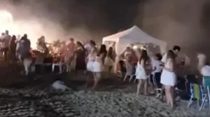 Queima de fogos em Maragogi termina em pânico após jangada virar no mar