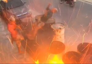 Em Pernambuco, Vídeo Mostra Jovem Sendo Arremessado Após Explosão Em Tambor Metálico