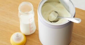 China ordena testes à toxina cereulida no leite infantil após escândalo internacional