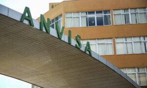 Anvisa proíbe venda de fórmula infantil por contaminação; saiba qual