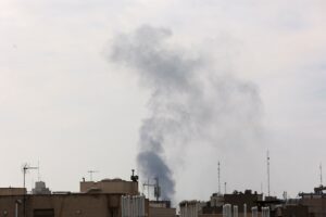 Israel e Irã lançam mais ataques à medida que crise se aprofunda