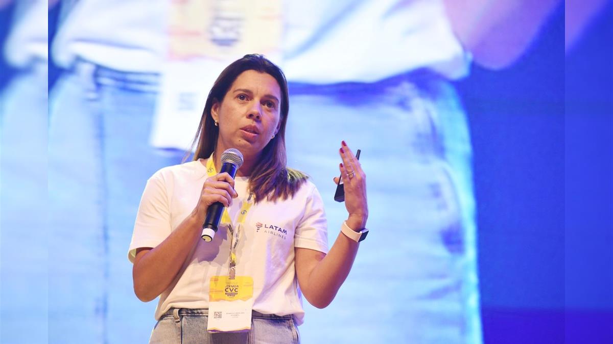 "Estamos chegando com nossos Embraer ao interior do Brasil", diz Bianca Schimpl, da Latam