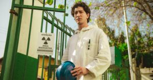 Entrevista Exclusiva: Johnny Massaro protagoniza nova série da Netflix sobre o Césio-137 | Cinema