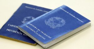 Juíza afasta acidente de trabalho e rejeita indenizações a empregada