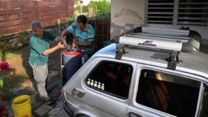 Preço da gasolina leva homem a reinventar o seu Fiat de 1980 para andar com carvão vegetal