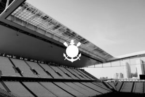 Corinthians reacende debate sobre risco reputacional e ESG após ação antirracista na Neo Química Arena