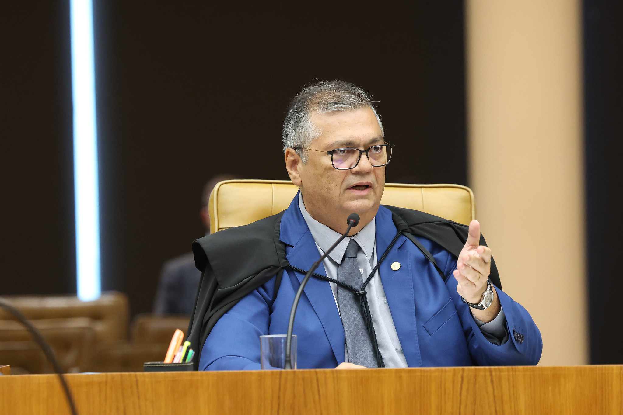 Dino cancela viagem para 'Gilmarpalooza' após acidente doméstico