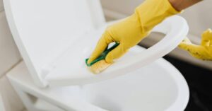 Vaso sanitário: como evitar bactérias e contaminação no banheiro