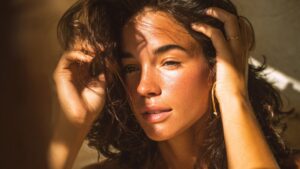 3 protectores solares que protegerán tu pelo de los efectos del sol, del cloro y del agua salada