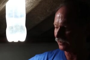 O mecânico brasileiro que criou uma lâmpada de garrafa PET capaz de iluminar casas sem energia elétrica durante o dia