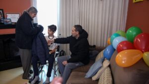 “É uma segunda chance que tivemos”: um mês após grave acidente na RS-122, adolescente recebe alta e reencontra colegas e família