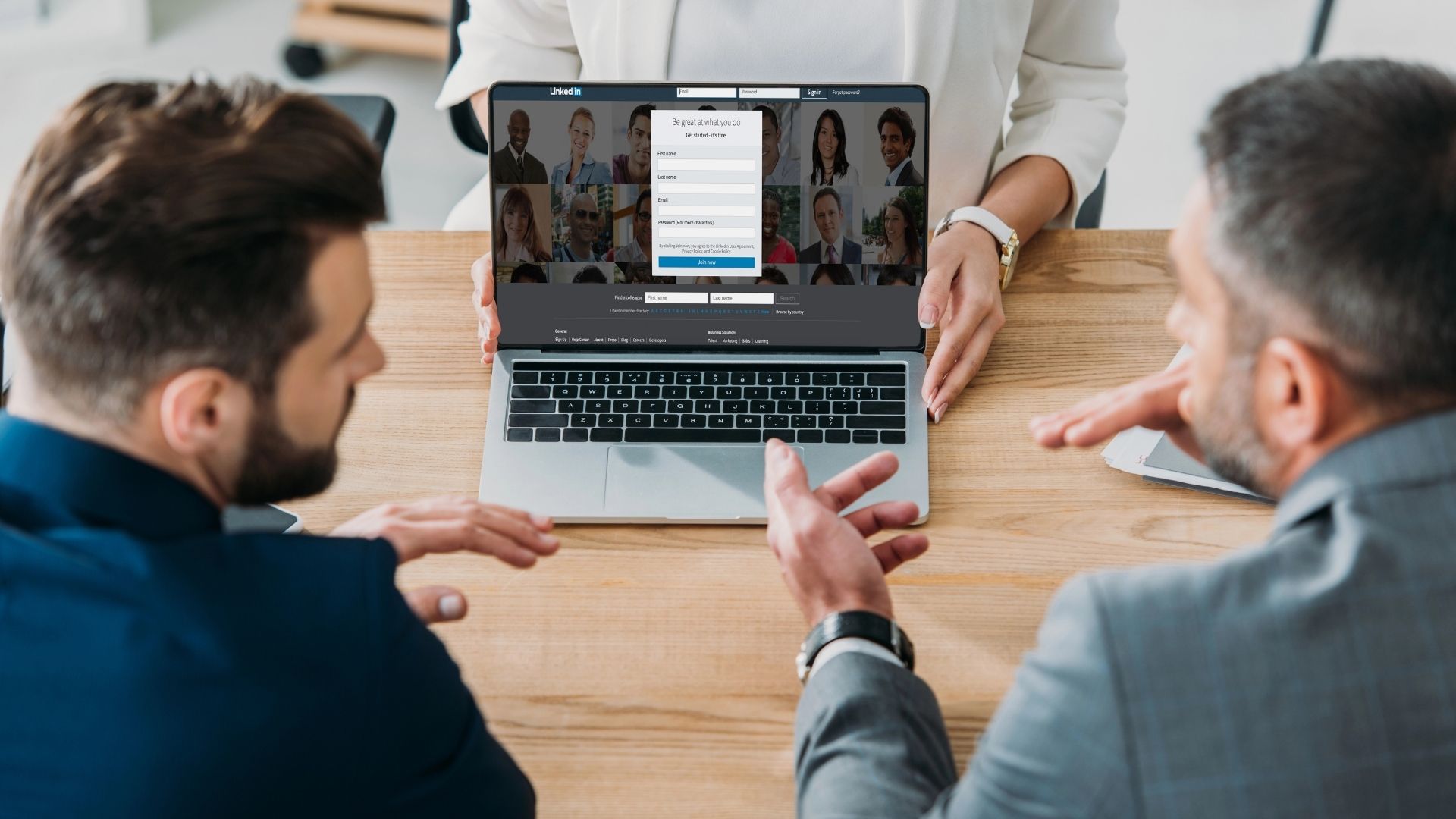 LinkedIn se torna vitrine corporativa e amplia desafios jurídicos para empresas