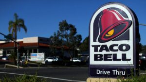 Ministérios do México investigam surto alimentar associado a alface do Taco Bell