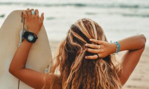 ¿Mar, sol y alberca? Así debes cuidar tu cabello este verano